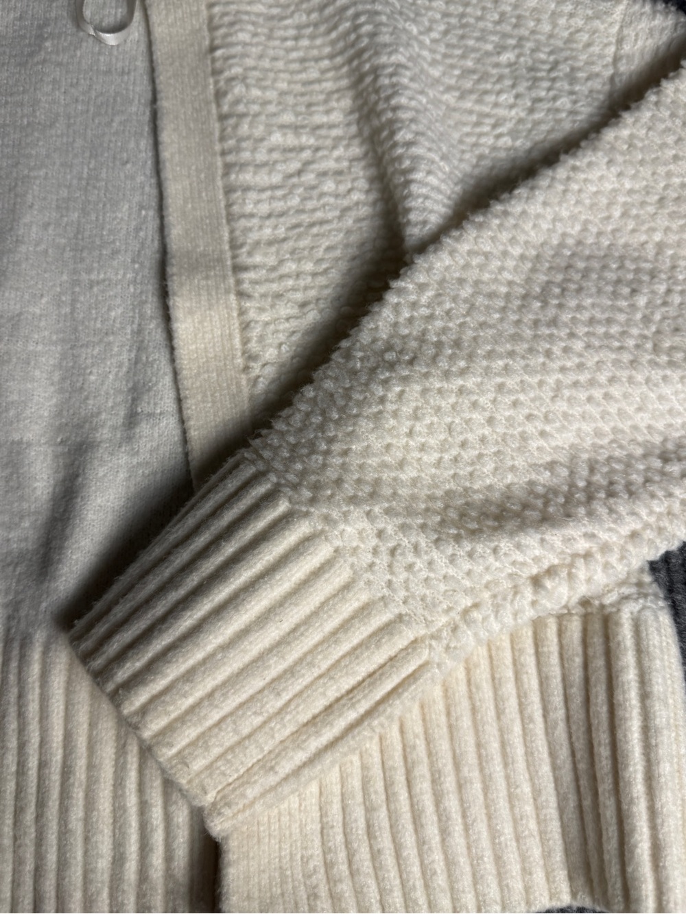 Abercrombie Cream Textured Cropped Cardigan Sweater Size Small - Picture 5 of 9
